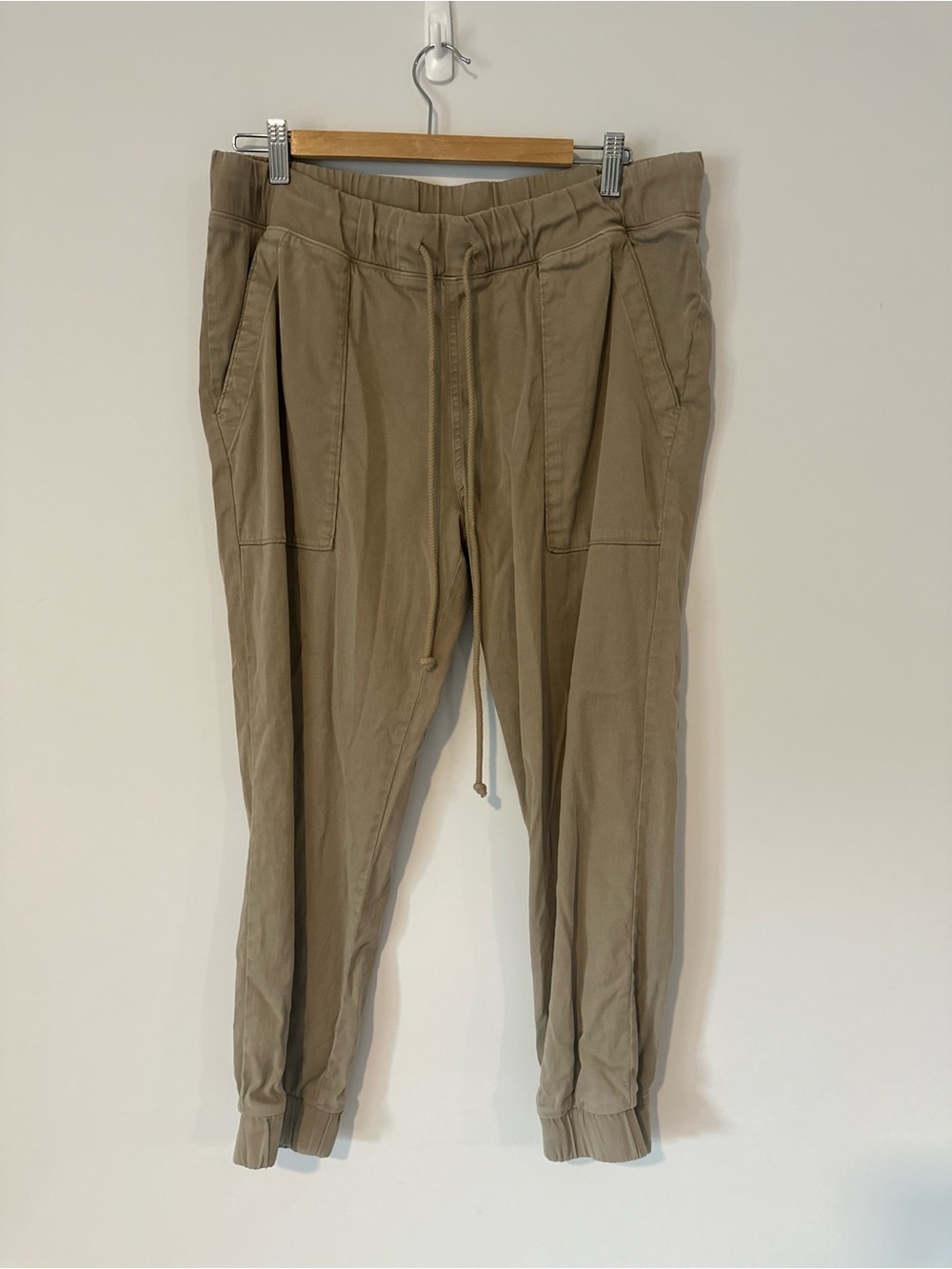 Anthropologie cloth & stone Elastic Waist Utility Joggers in Khaki - Picture 2 of 12